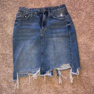 H&M NEVER WORN DISTRESSED JEAN SKIRT